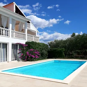 Ferienhaus Emma, Debeljak